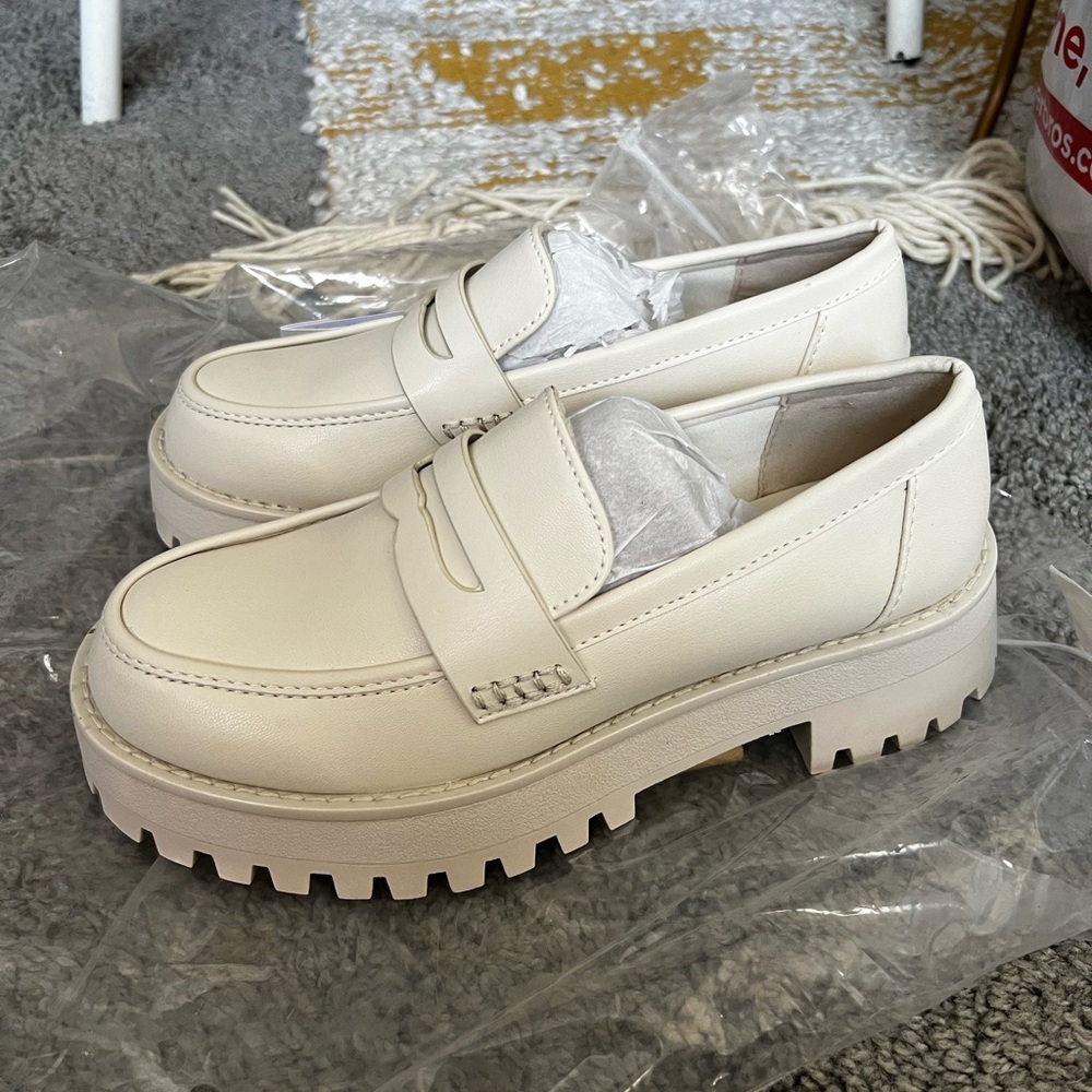 NWT Stradivarius Loafers with Track Soles in Cream